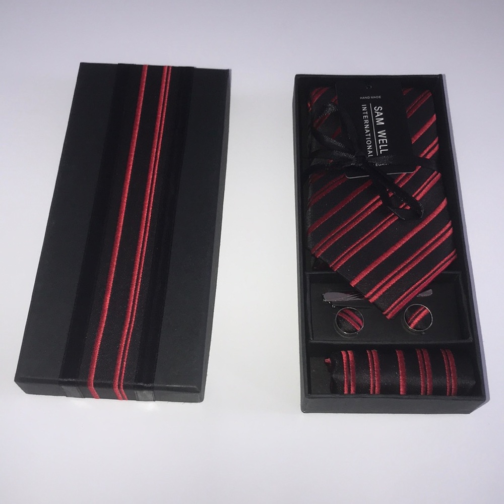 TIE Sam Well 100% silk set new in box